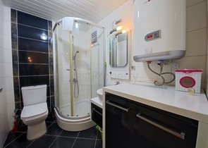 شقة غرفة وصالة مفروشة -ضمن مجمع سكني في محمودلار/ الانيا 