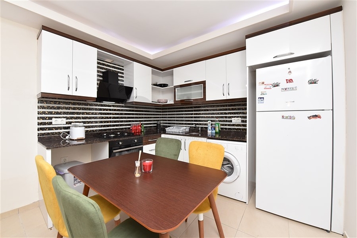 شقة غرفتين وصالة مفروشة -قريبة من البحر والخدمات -محمودلار / الانيا 