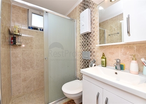 شقة غرفتين وصالة مفروشة -قريبة من البحر والخدمات -محمودلار / الانيا 