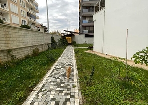 شقة غرفتين وصالة مفروشة -قريبة من البحر والخدمات -محمودلار / الانيا 