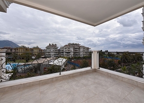 مجمع فاخر في مركز الانيا -شقة غرفتين وصالة انيقة . 