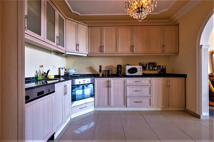 شقة اطلالة بحرية في الانيا - واسعة جدا -تصميم 1+2 - في محمودلار /الانيا 