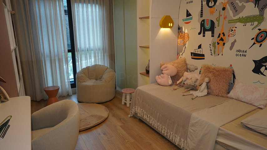 مجمع في اسطنبول مع تقاطع مواصلات مثالي