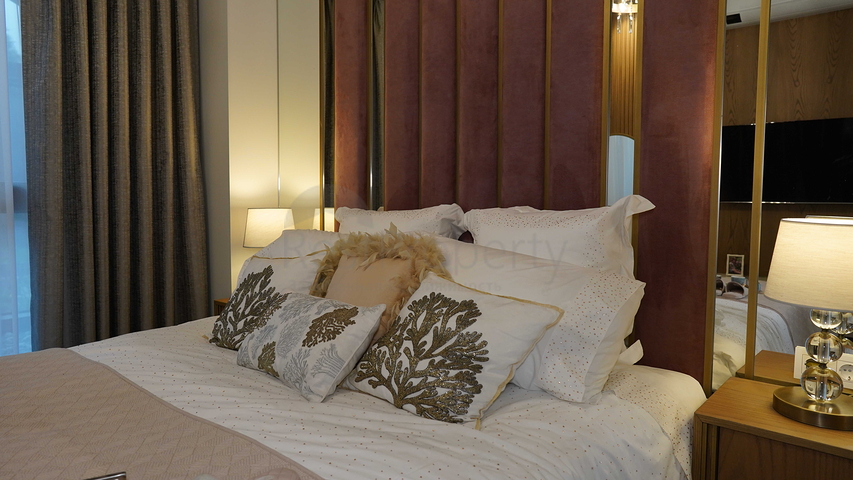 مجمع في اسطنبول مع تقاطع مواصلات مثالي