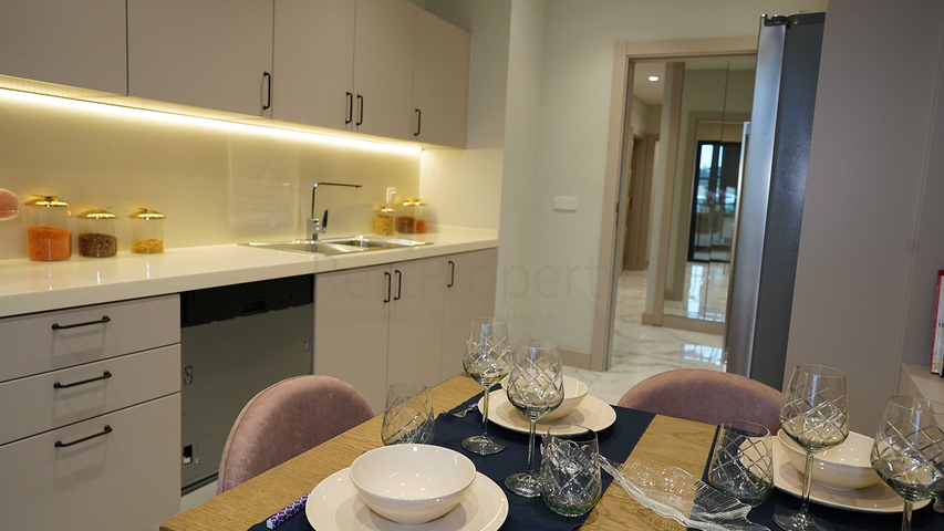 مجمع في اسطنبول مع تقاطع مواصلات مثالي