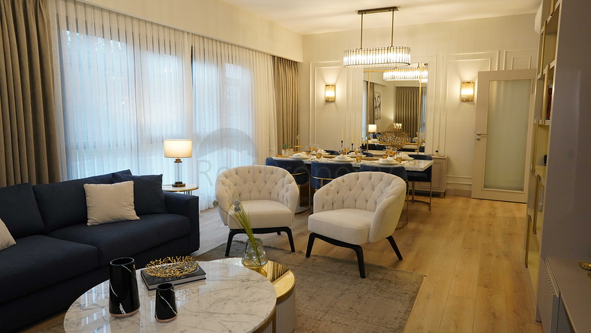 مجمع في اسطنبول مع تقاطع مواصلات مثالي