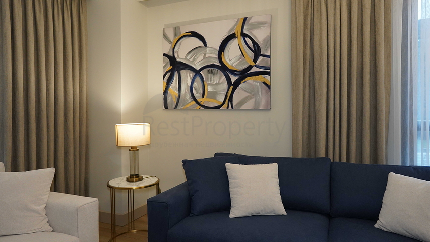 مجمع في اسطنبول مع تقاطع مواصلات مثالي