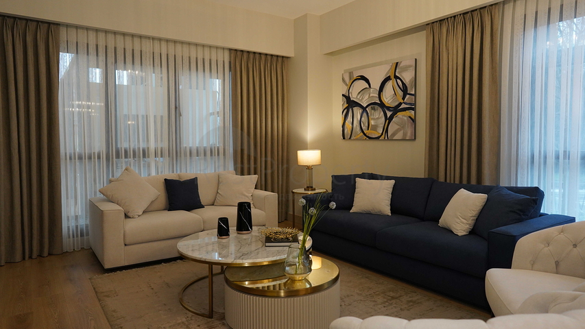 مجمع في اسطنبول مع تقاطع مواصلات مثالي