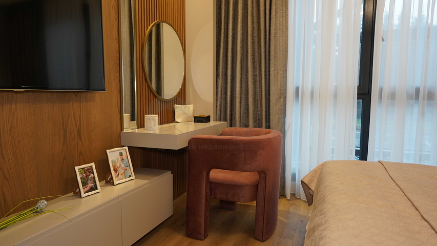 مجمع في اسطنبول مع تقاطع مواصلات مثالي