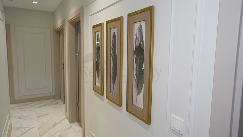 مجمع في اسطنبول مع تقاطع مواصلات مثالي