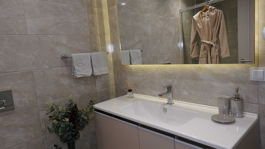 مجمع في اسطنبول مع تقاطع مواصلات مثالي