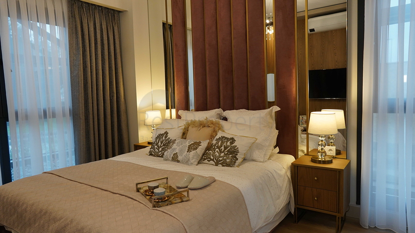 مجمع في اسطنبول مع تقاطع مواصلات مثالي