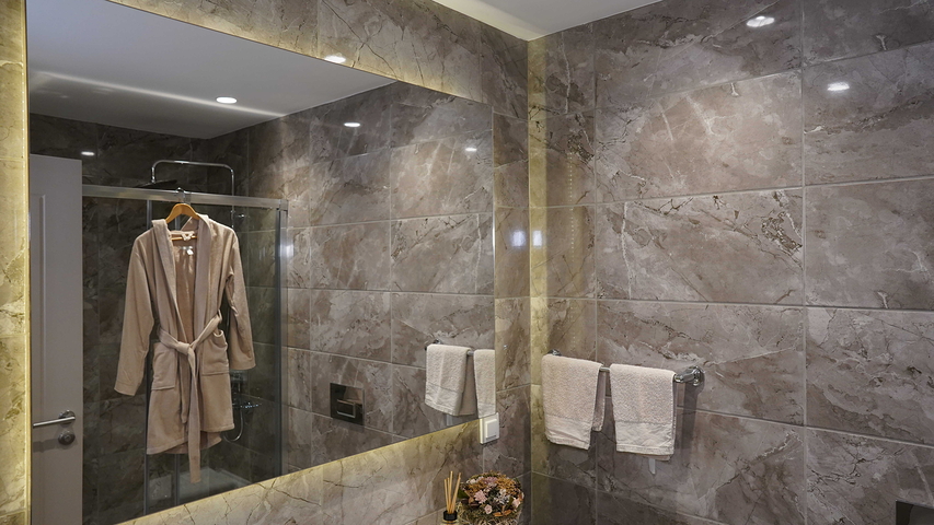 مجمع في اسطنبول مع تقاطع مواصلات مثالي