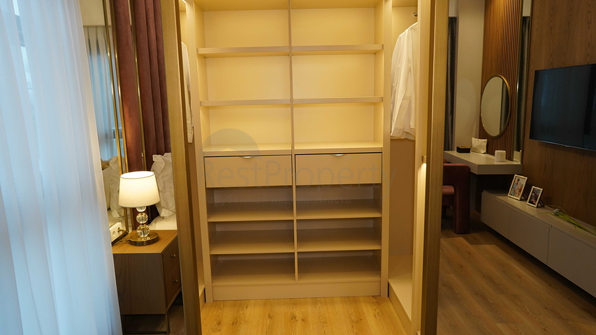 مجمع في اسطنبول مع تقاطع مواصلات مثالي