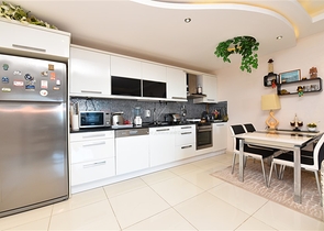 شقق اطلالة بحر في الانيا - تصميم 1+2 مفروشة -مجمع فاخر -في محمودلار / الانيا 