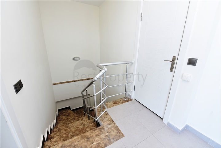 اطلالة بحر - دوبلكس عائلية -4 غرف وصالة مع الاثاث -في محمودلار / الانيا 