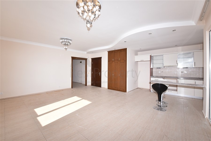 اطلالة بحر ونهر -شقة واسعة غرفتين وصالة -في توسمور / الانيا 