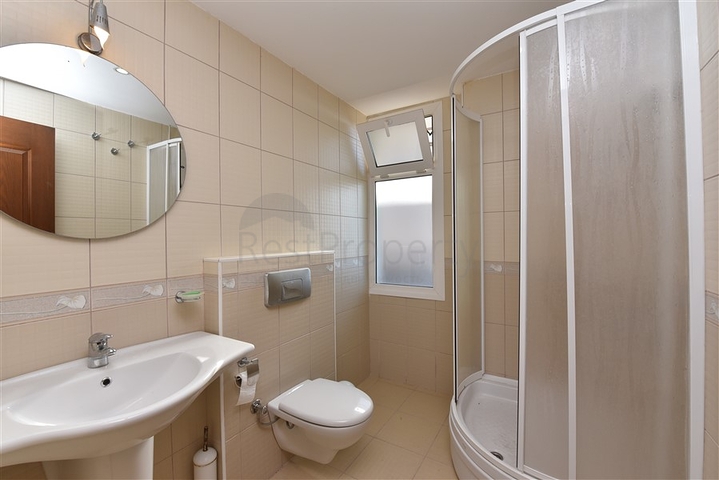 اطلالة بحر ونهر -شقة واسعة غرفتين وصالة -في توسمور / الانيا 