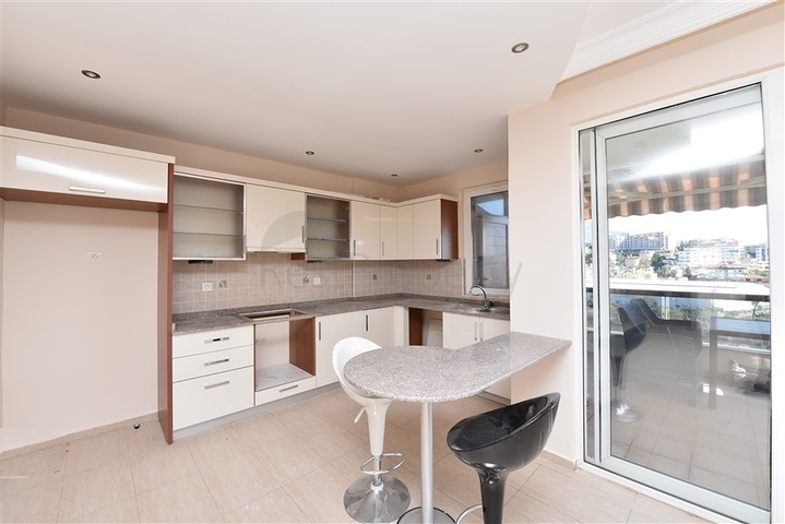 اطلالة بحر ونهر -شقة واسعة غرفتين وصالة -في توسمور / الانيا 