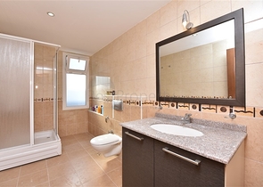 اطلالة بحر ونهر -شقة واسعة غرفتين وصالة -في توسمور / الانيا 