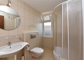 اطلالة بحر ونهر -شقة واسعة غرفتين وصالة -في توسمور / الانيا 