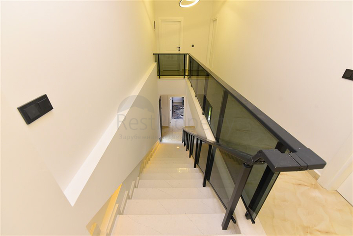 فلل للبيع في الانيا -تصميم فاخر مع مسبح خاص -في كارجيجاك / الانيا 