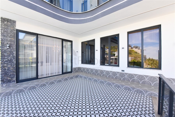 فلل للبيع في الانيا -تصميم فاخر مع مسبح خاص -في كارجيجاك / الانيا 