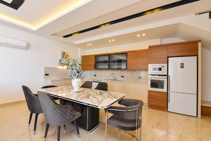 فلل للبيع في الانيا -تصميم فاخر مع مسبح خاص -في كارجيجاك / الانيا 