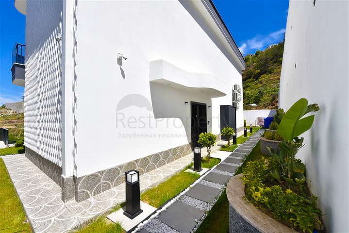 فلل للبيع في الانيا -تصميم فاخر مع مسبح خاص -في كارجيجاك / الانيا 