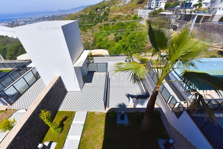 فلل للبيع في الانيا -تصميم فاخر مع مسبح خاص -في كارجيجاك / الانيا 