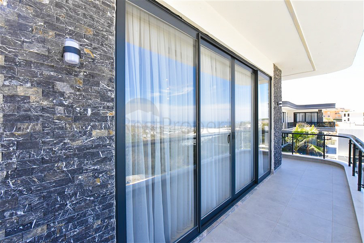 فلل للبيع في الانيا -تصميم فاخر مع مسبح خاص -في كارجيجاك / الانيا 