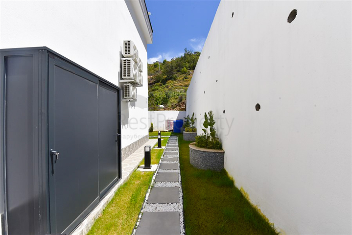 فلل للبيع في الانيا -تصميم فاخر مع مسبح خاص -في كارجيجاك / الانيا 