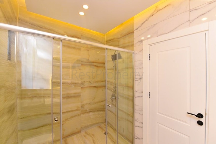 فلل للبيع في الانيا -تصميم فاخر مع مسبح خاص -في كارجيجاك / الانيا 