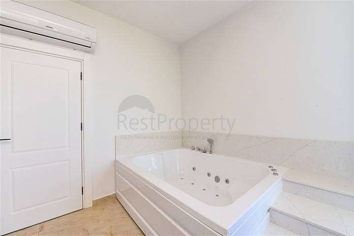 فلل للبيع في الانيا -تصميم فاخر مع مسبح خاص -في كارجيجاك / الانيا 