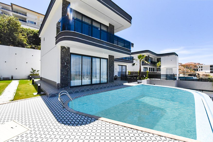 فلل للبيع في الانيا -تصميم فاخر مع مسبح خاص -في كارجيجاك / الانيا 