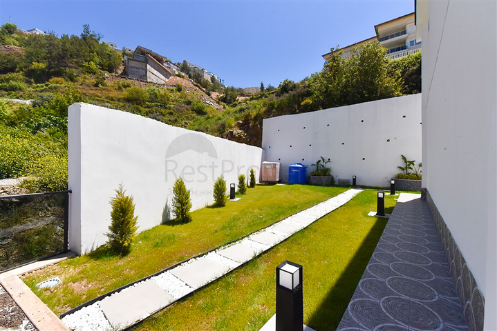 فلل للبيع في الانيا -تصميم فاخر مع مسبح خاص -في كارجيجاك / الانيا 