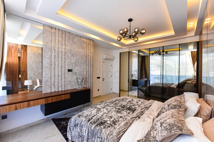 فلل للبيع في الانيا -تصميم فاخر مع مسبح خاص -في كارجيجاك / الانيا 