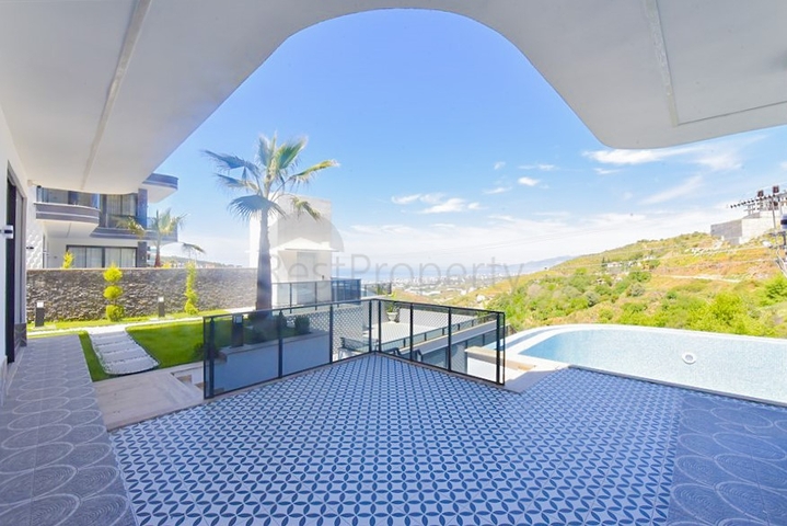 فلل للبيع في الانيا -تصميم فاخر مع مسبح خاص -في كارجيجاك / الانيا 