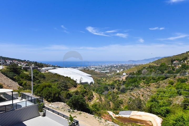 فلل للبيع في الانيا -تصميم فاخر مع مسبح خاص -في كارجيجاك / الانيا 