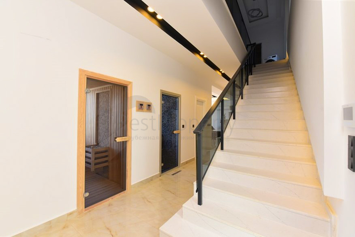 فلل للبيع في الانيا -تصميم فاخر مع مسبح خاص -في كارجيجاك / الانيا 