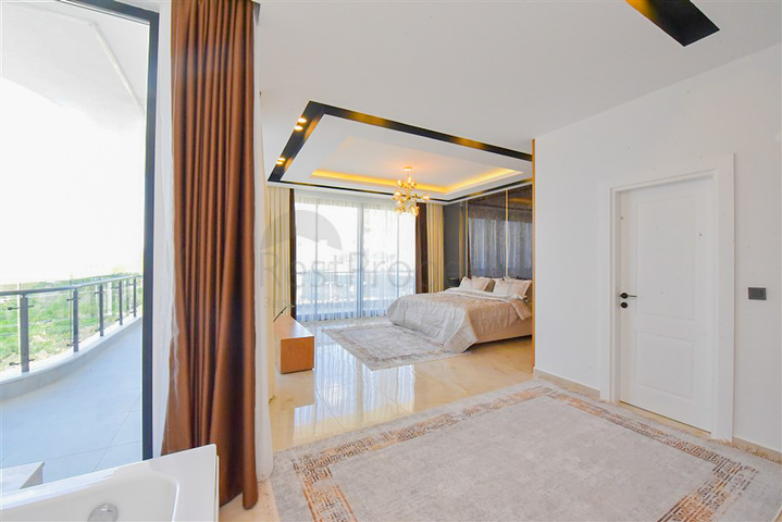 فلل للبيع في الانيا -تصميم فاخر مع مسبح خاص -في كارجيجاك / الانيا 