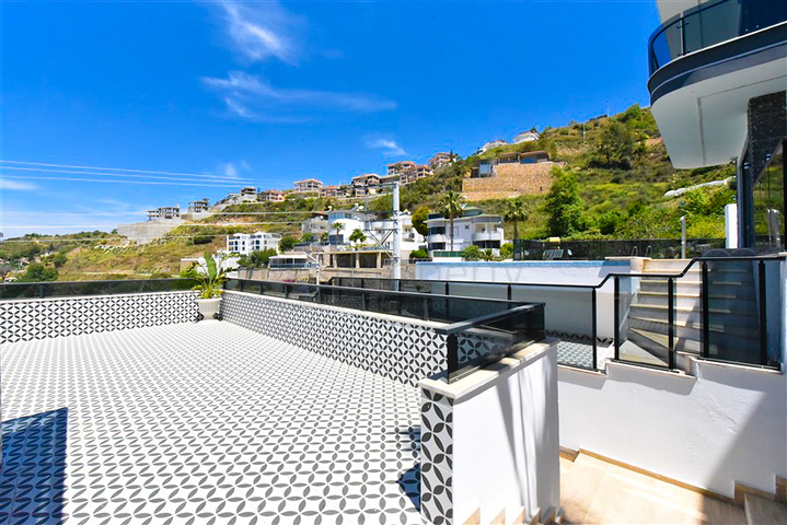 فلل للبيع في الانيا -تصميم فاخر مع مسبح خاص -في كارجيجاك / الانيا 