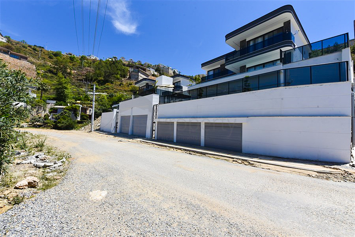 فلل للبيع في الانيا -تصميم فاخر مع مسبح خاص -في كارجيجاك / الانيا 