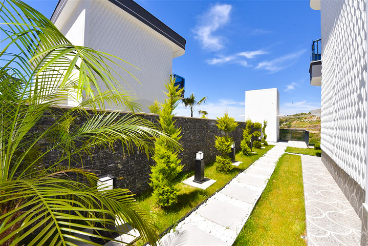 فلل للبيع في الانيا -تصميم فاخر مع مسبح خاص -في كارجيجاك / الانيا 