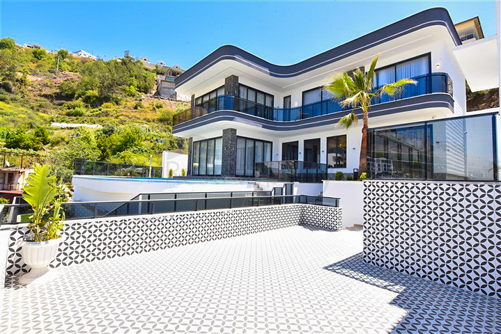 فلل للبيع في الانيا -تصميم فاخر مع مسبح خاص -في كارجيجاك / الانيا 