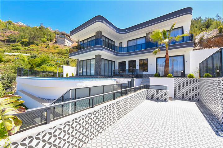 فلل للبيع في الانيا -تصميم فاخر مع مسبح خاص -في كارجيجاك / الانيا 