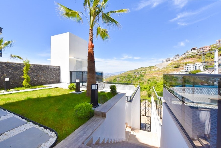 فلل للبيع في الانيا -تصميم فاخر مع مسبح خاص -في كارجيجاك / الانيا 