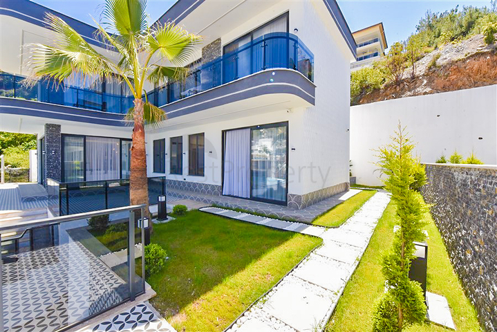 فلل للبيع في الانيا -تصميم فاخر مع مسبح خاص -في كارجيجاك / الانيا 