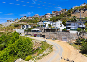 فلل للبيع في الانيا -تصميم فاخر مع مسبح خاص -في كارجيجاك / الانيا 