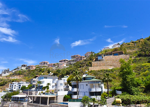 فلل للبيع في الانيا -تصميم فاخر مع مسبح خاص -في كارجيجاك / الانيا 